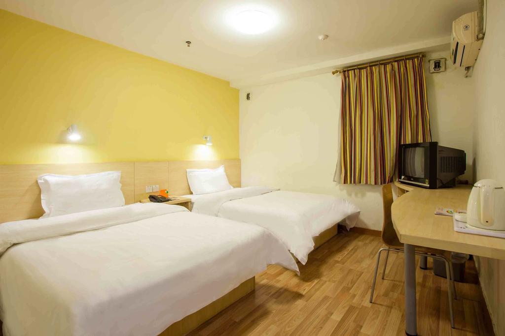 7Days Inn Guangzhou Baiyun International Airport Renhezhen Room photo