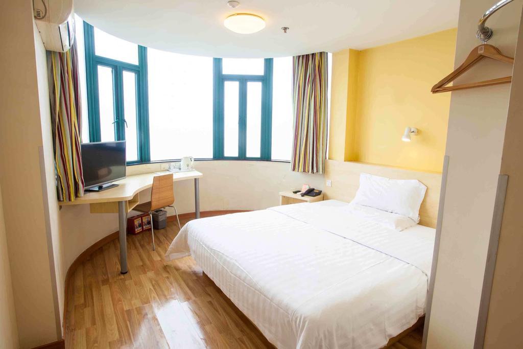 7Days Inn Guangzhou Baiyun International Airport Renhezhen Room photo
